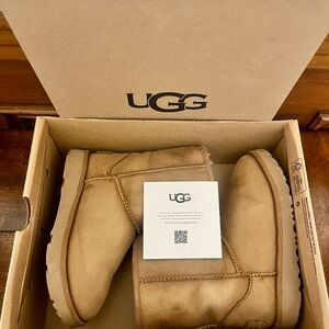 Unisex Kids UGG Brand Classic Short Weatherproof Boots (11)